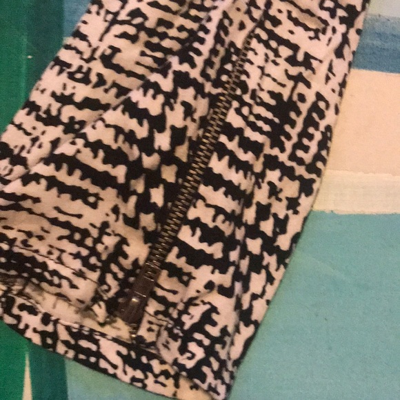 Stretchy Capris - Picture 3 of 4